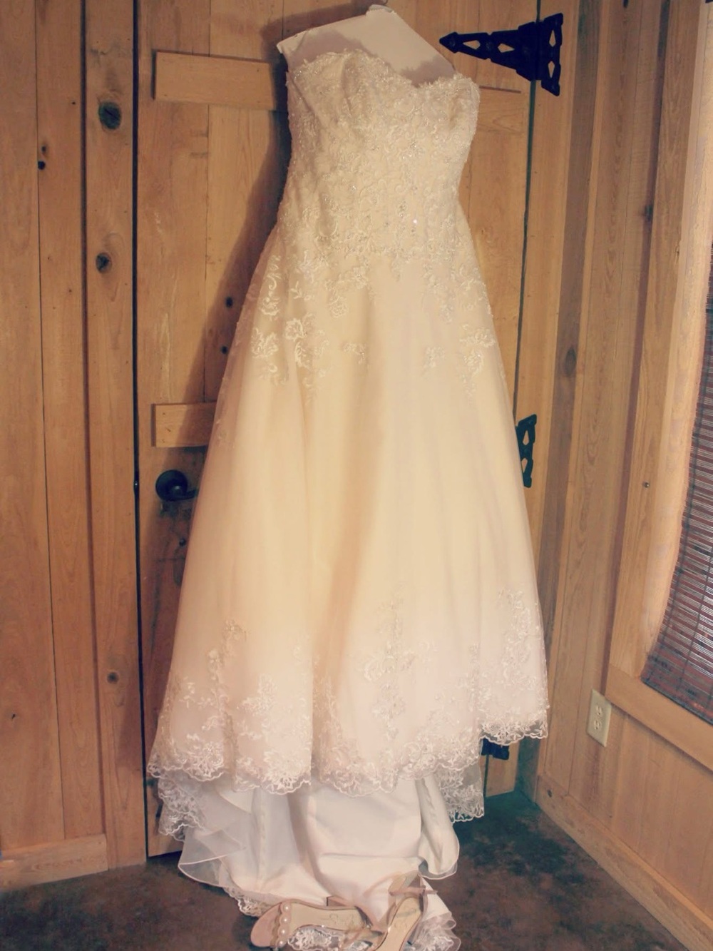 Strapless Lace A-Line Wedding Dress in Ivory